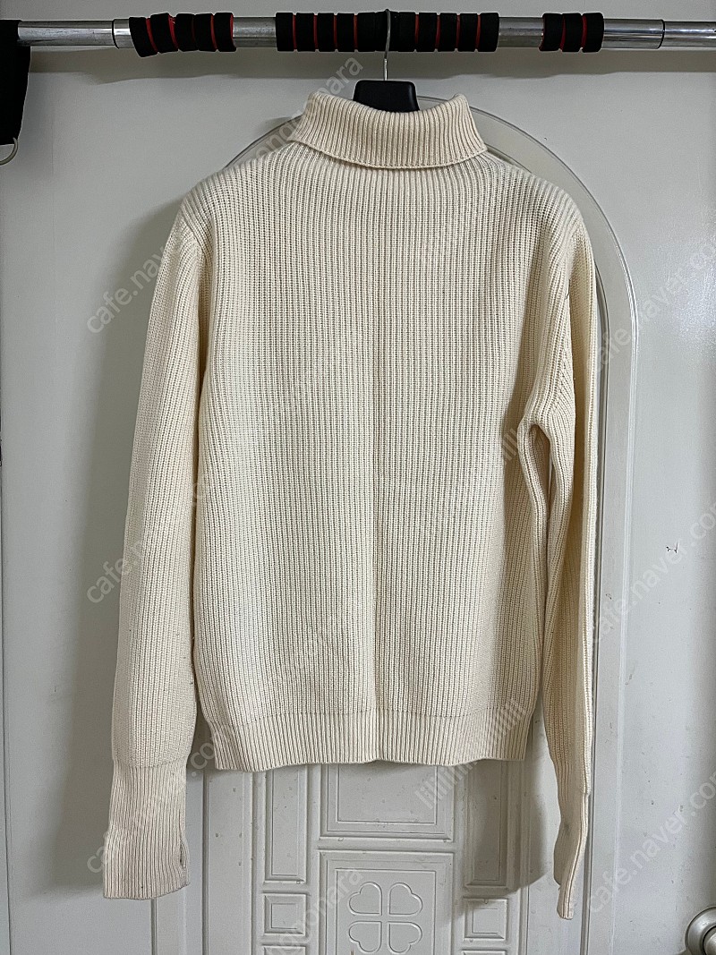 솔리드 옴므 solid homme 터틀넥 46사이즈 (100-103정도 핏) 아이보리 스웨터 핑거홀 있는 제품
