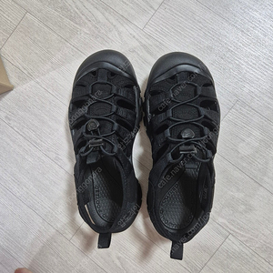 KEEN 뉴포트 H2 샌들 Triple Black 240