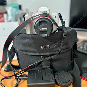 CANON 캐논 EOS M50 (화이트바디) 정품 + 15-45렌즈 포함 +1 6G카드 + 가방 일괄 팝니다. 실사용 거의없는 민트S급