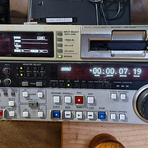 SONY DVCA 레코더 DSR-2000A 팝니다.