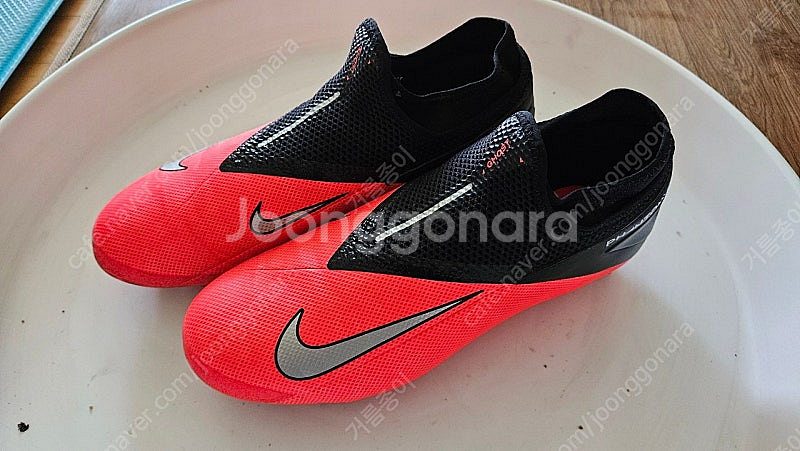 나이키 팬텀 축구화 270--0