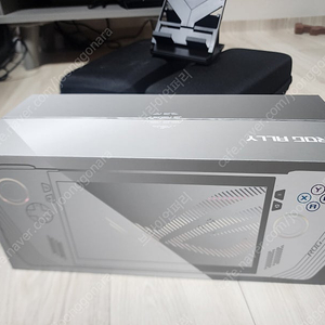 Asus Rog Ally 512gb 거의 새거 팝니다.