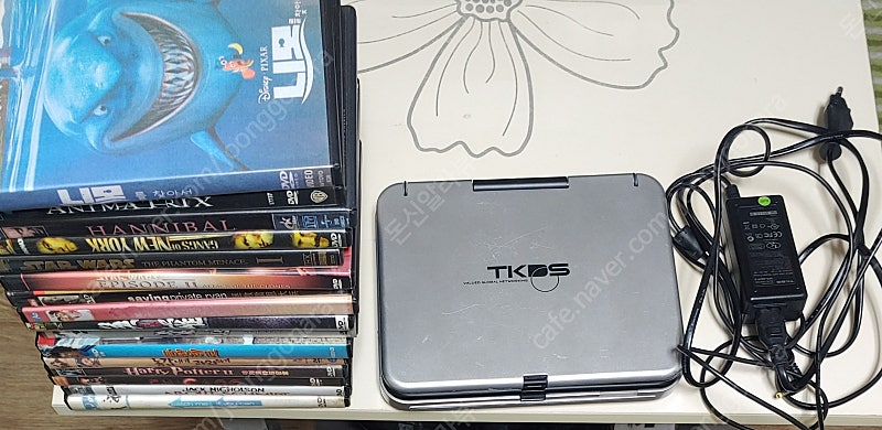 TKDS DVD 휴대용 포터블 플레이어 7300D & DVD타이틀 15개 일괄 택포