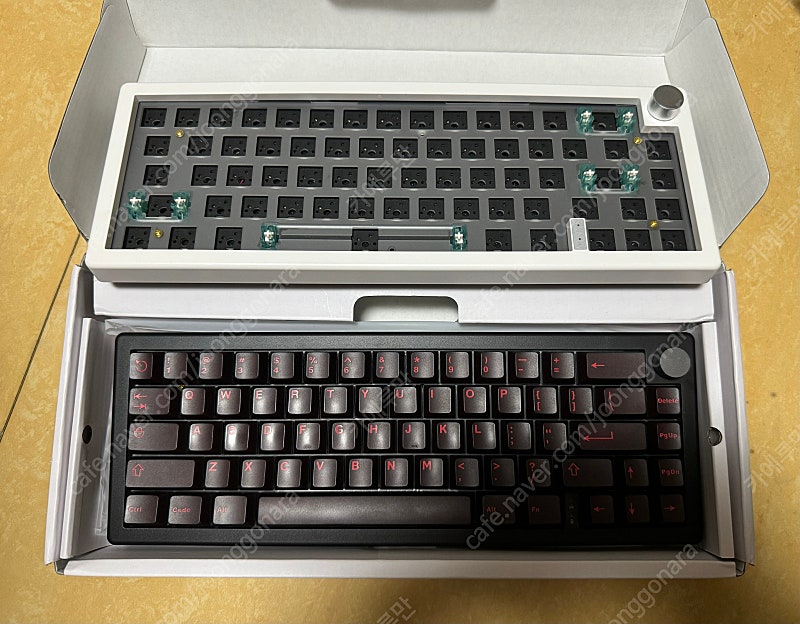 gmk67 화이트 + 블랙바디 팝니다.