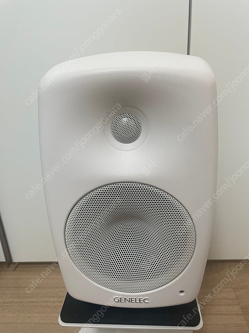 제네렉 8030c화이트 ( Genelec 8030cw ) + 칸토 오디오 스탠드 팝니다