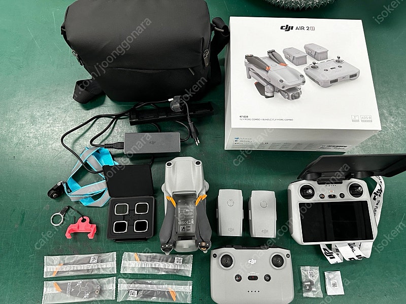 DJI air2s 플라이모어콤보 + RC조종기 + 케어리프레쉬 10개월남짓 팝니다.