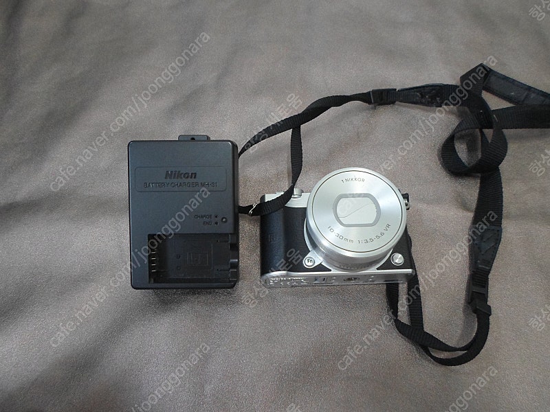(택포13만원/고장품) 니콘 1 J5 빈티지 디지털카메라 팝니다.