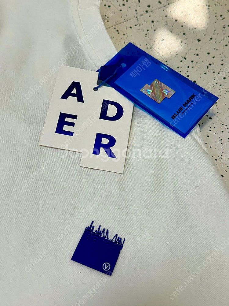 아더에러 시그니피컨트 반팔 M 화이트--0