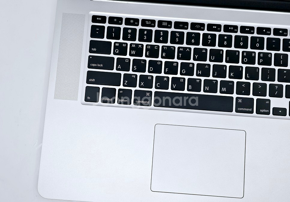 2015 맥북프로 15인치 256GB i7/16GB 애플로고LED--1