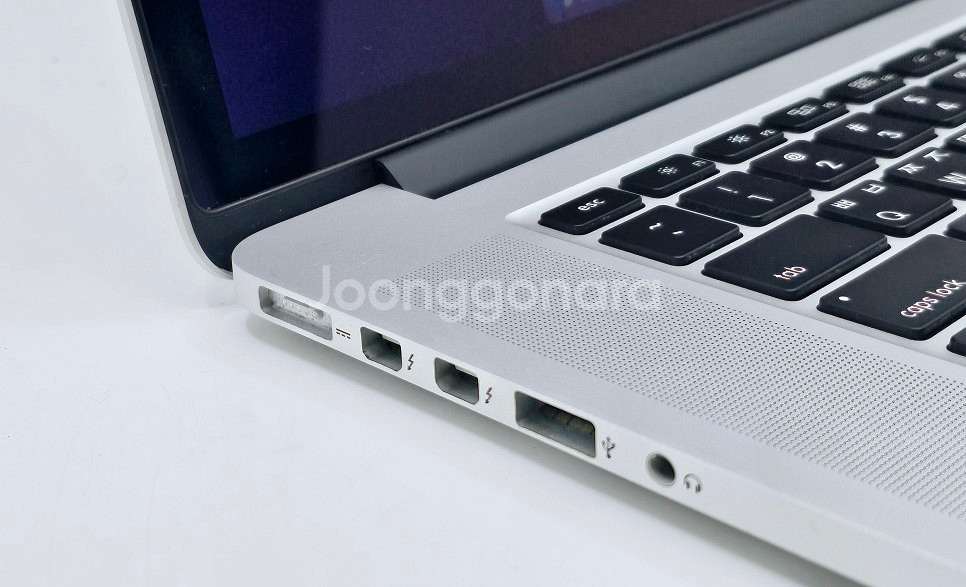 2015 맥북프로 15인치 256GB i7/16GB 애플로고LED--4