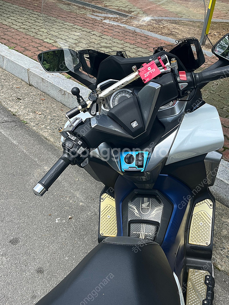 혼다 포르자 300cc--3
