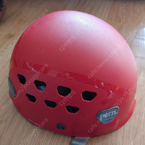 페츨 에크린 락(petzl ecrin-roc) 헬멧 택배비 포함 12만원에 판매합니다