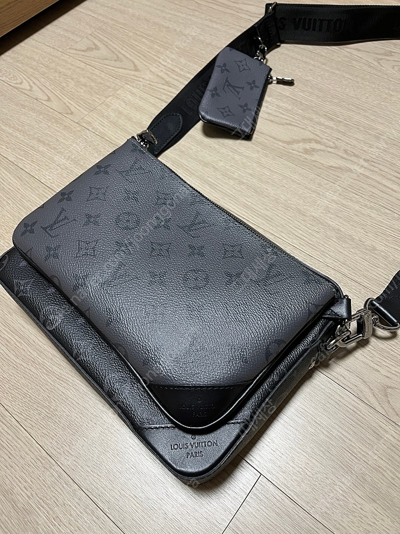 Louis Vuitton(루이비통) M69443 모노그램 이클립스 리버스 캔버스 메신저 트리오