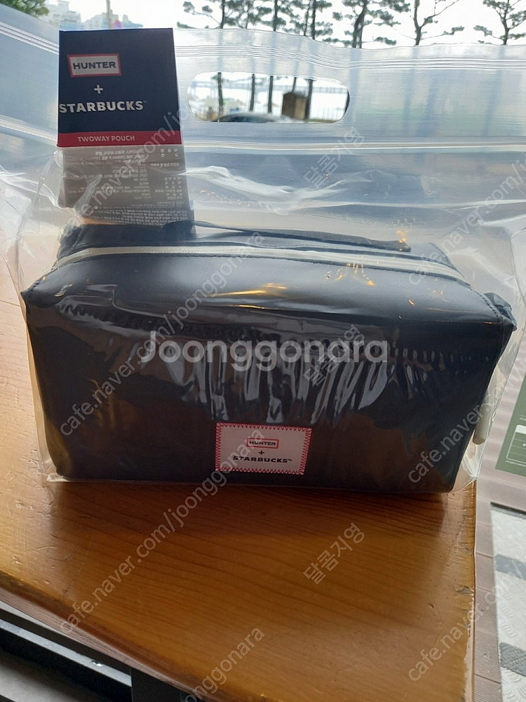 헌터 스타벅스 투웨이 파우치 블랙 미개봉 새제품 입니다...--0