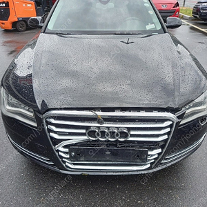 아우디 4H A8 4.2 TFSI Qu 2010 년식 부품차량입니다