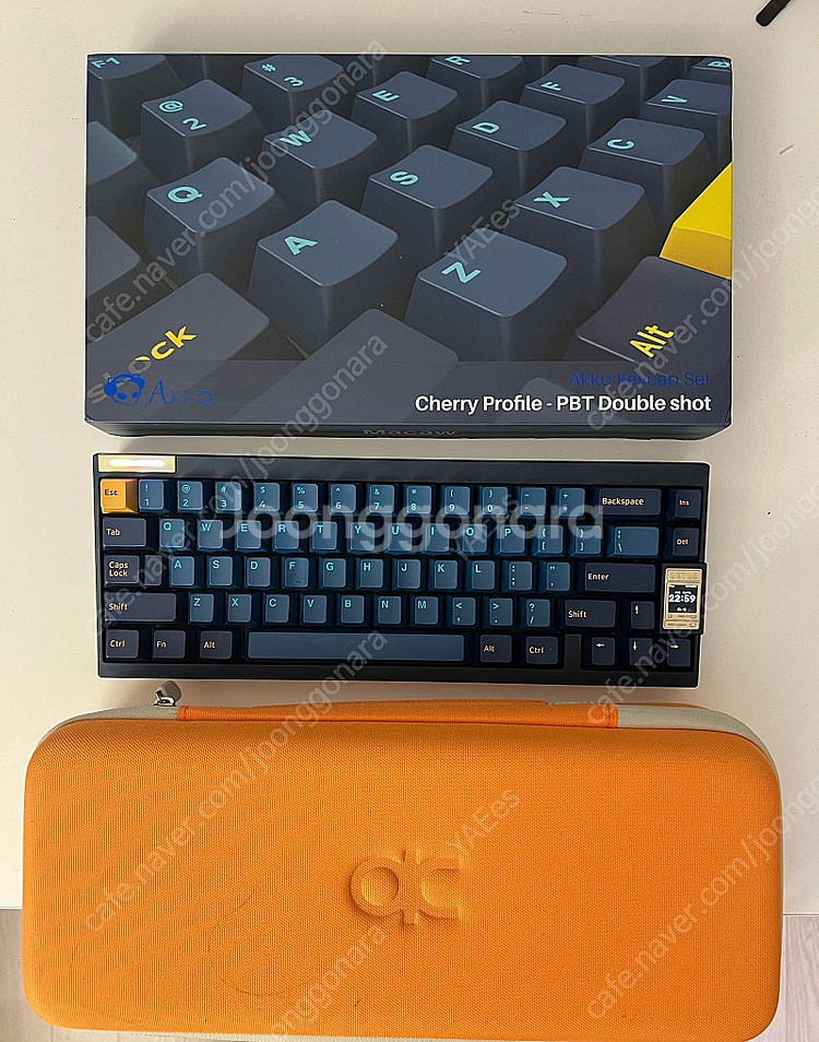 qk65 v2 네이버/골드 판매 (스위치, 키캡 포함)--0
