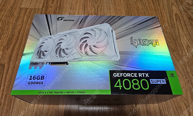 컬러풀 RTX 4080 super 불칸 화이트 팝니다.