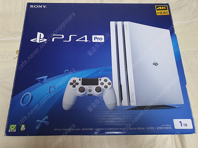 ps4 pro 7218b 화이트 판매합니다.