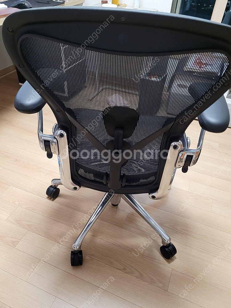 허먼밀러 에어론 오닉스 CD 가죽팔걸이 B사이즈--1