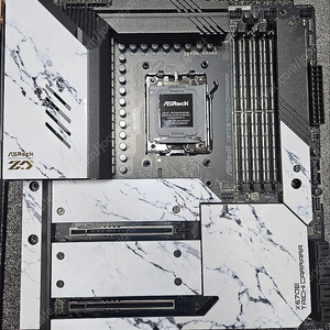 Asrock X670E Taichi Carrara 판매합니다