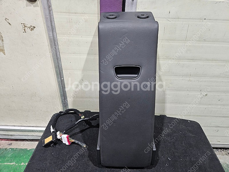 [GW] G80 2열 암레스트 팝니다. 다기능 버튼 옵션 확인. 고정해제 키 작동잘되요. 89903-B1200 PP...--0