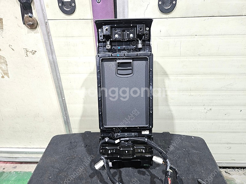 [GW] G80 2열 암레스트 팝니다. 다기능 버튼 옵션 확인. 고정해제 키 작동잘되요. 89903-B1200 PP...--1