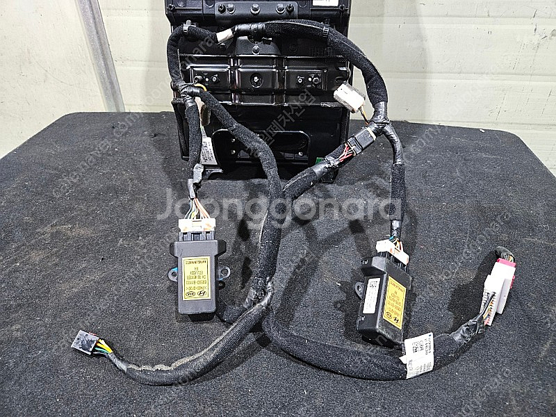 [GW] G80 2열 암레스트 팝니다. 다기능 버튼 옵션 확인. 고정해제 키 작동잘되요. 89903-B1200 PP...--2