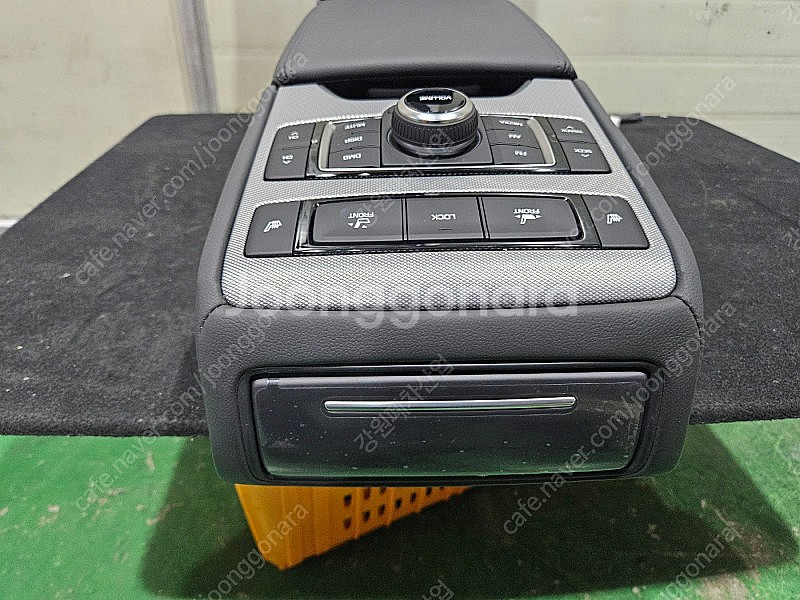 [GW] G80 2열 암레스트 팝니다. 다기능 버튼 옵션 확인. 고정해제 키 작동잘되요. 89903-B1200 PP...--7