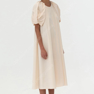 KINDERSALMON 킨더살몬 에센셜 볼류미너스 드레스 Voluminous Twisted Sleeve Dress 새상품 vartist lo61 르메르 문리 lfm 시어서커