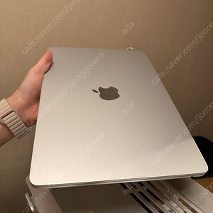 맥북에어[macbook air] m2 고급형 16g렘 512ssd 애케플 영문자판 실버 팝니다