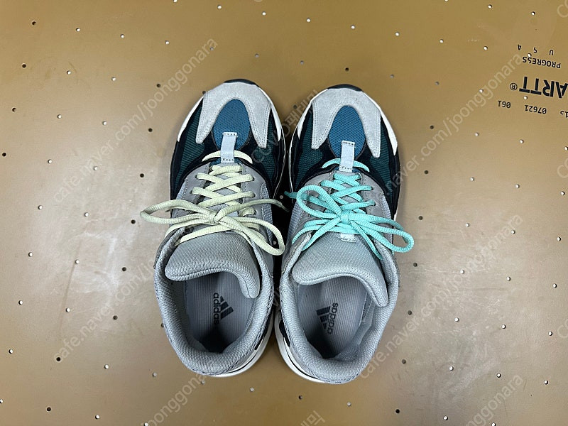 아디다스 이지700웨이브러너265 이미지