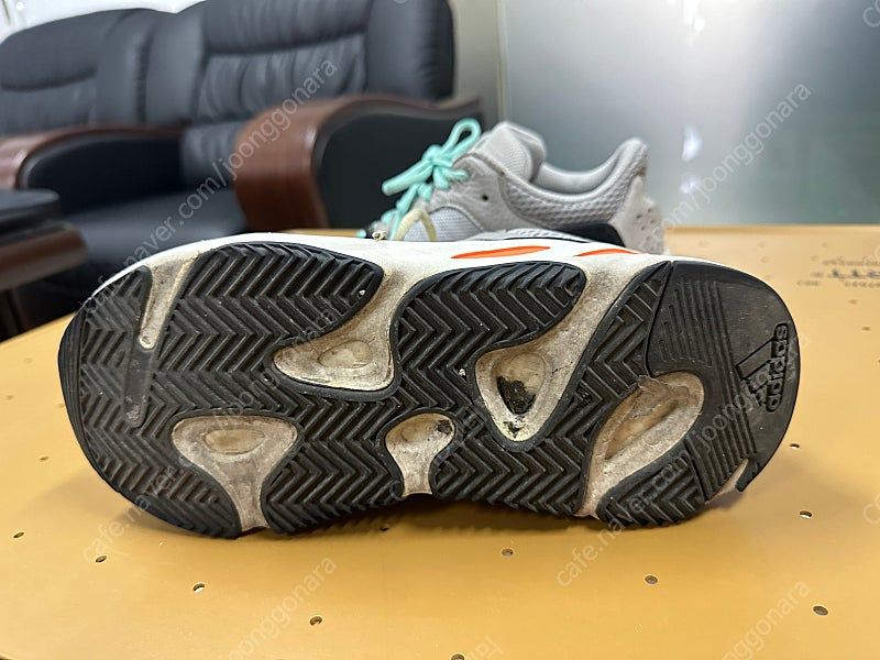 아디다스 이지700웨이브러너265 이미지