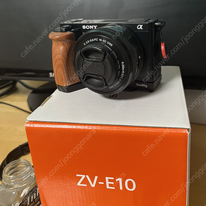 소니 ZV-E10(번들렌즈, 그립,추가 배터리 )+7artisan 50mm f.095 =75만원