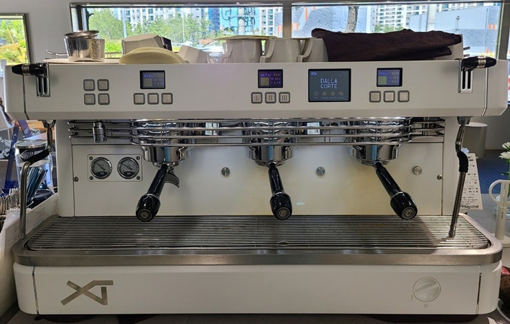 달라코르테 XT 3그룹 커피 머신 판매 합니다