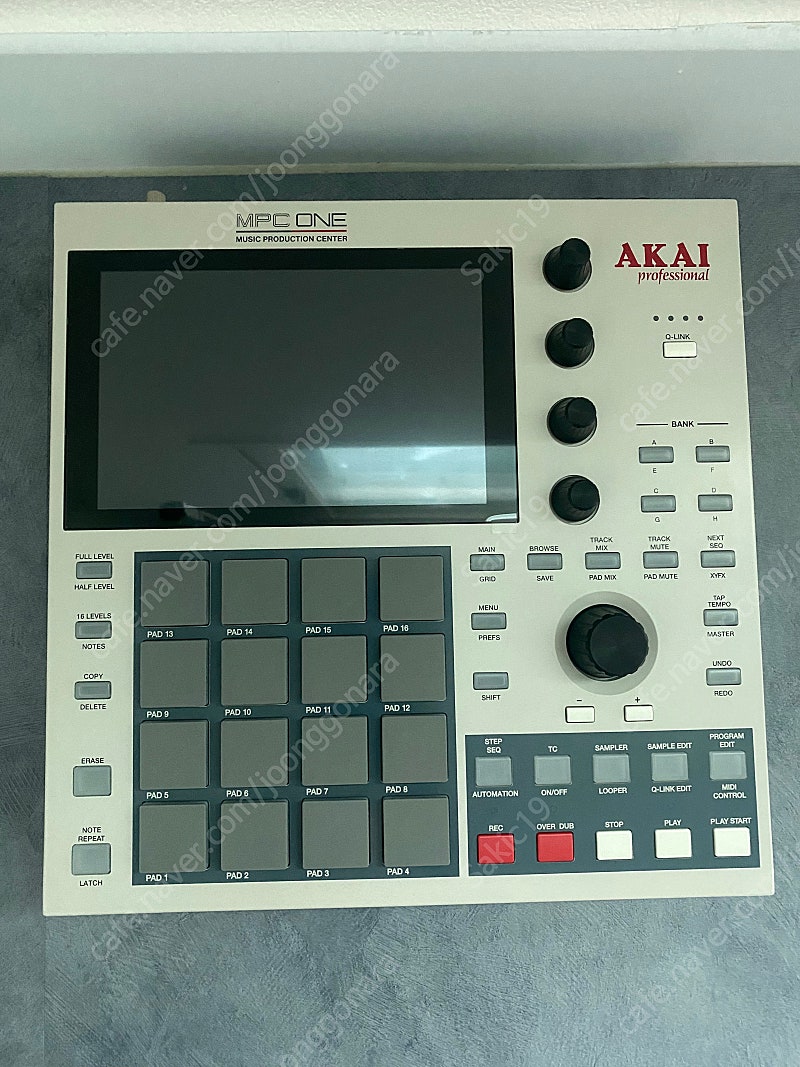 AKAI MPC ONE retro 에디션 팝니다.