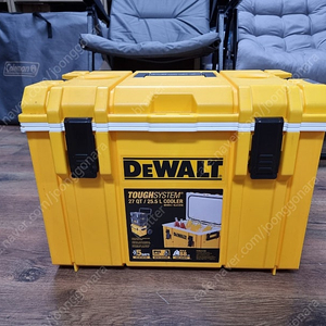 디월트 터프시스템 쿨러 아이스박스 DEWALT TOUGH SYSTEM COOLER