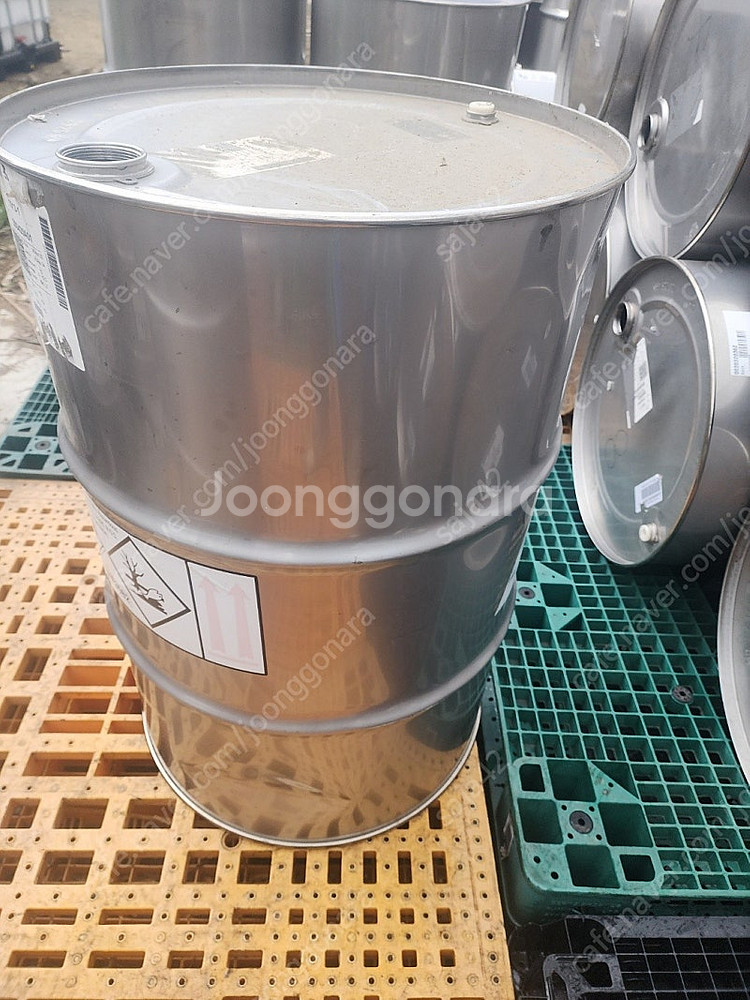 찌그러진 스텐드럼통--0