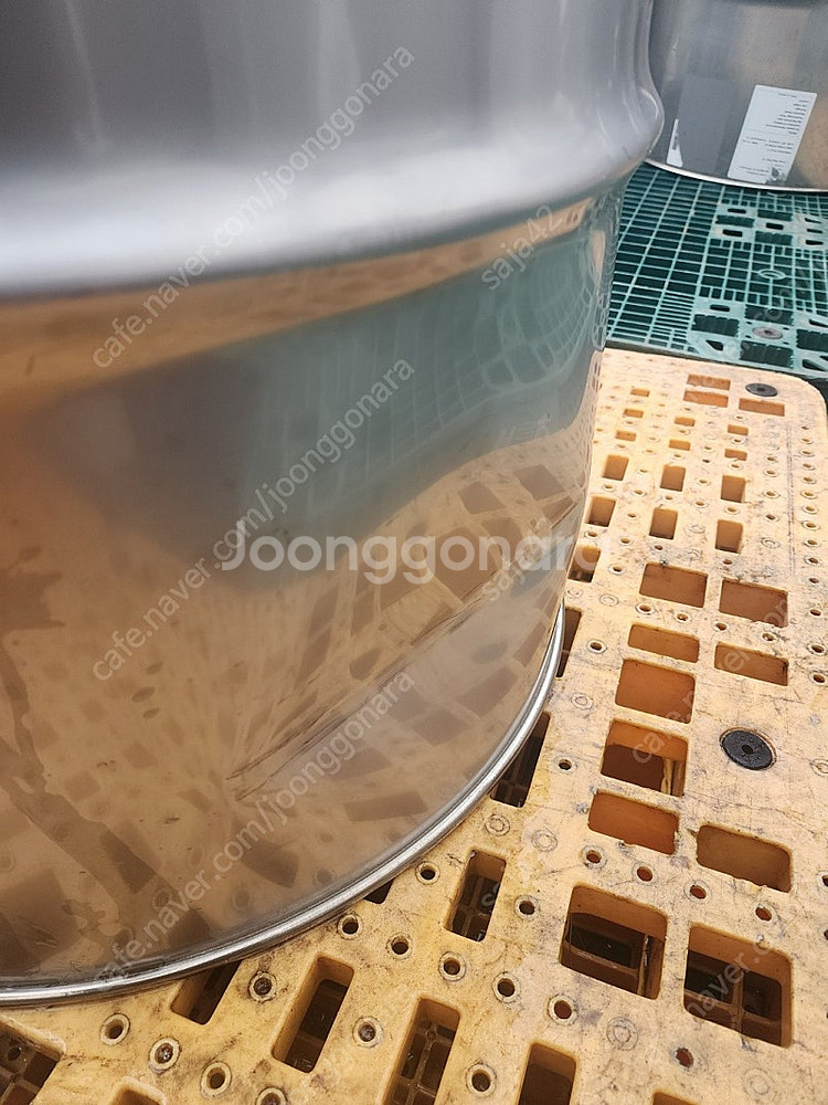 찌그러진 스텐드럼통--1