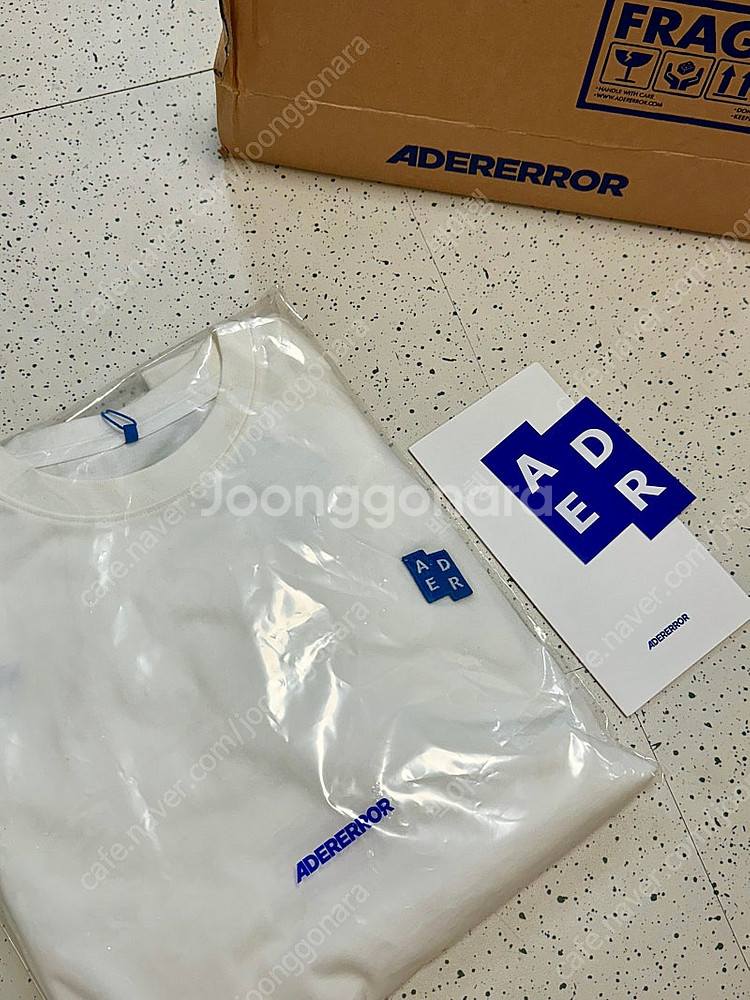 아더에러 시그니피컨트 반팔 M 화이트--0
