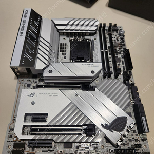 ASUS ROG MAXIMUS Z790 APEX 화이트