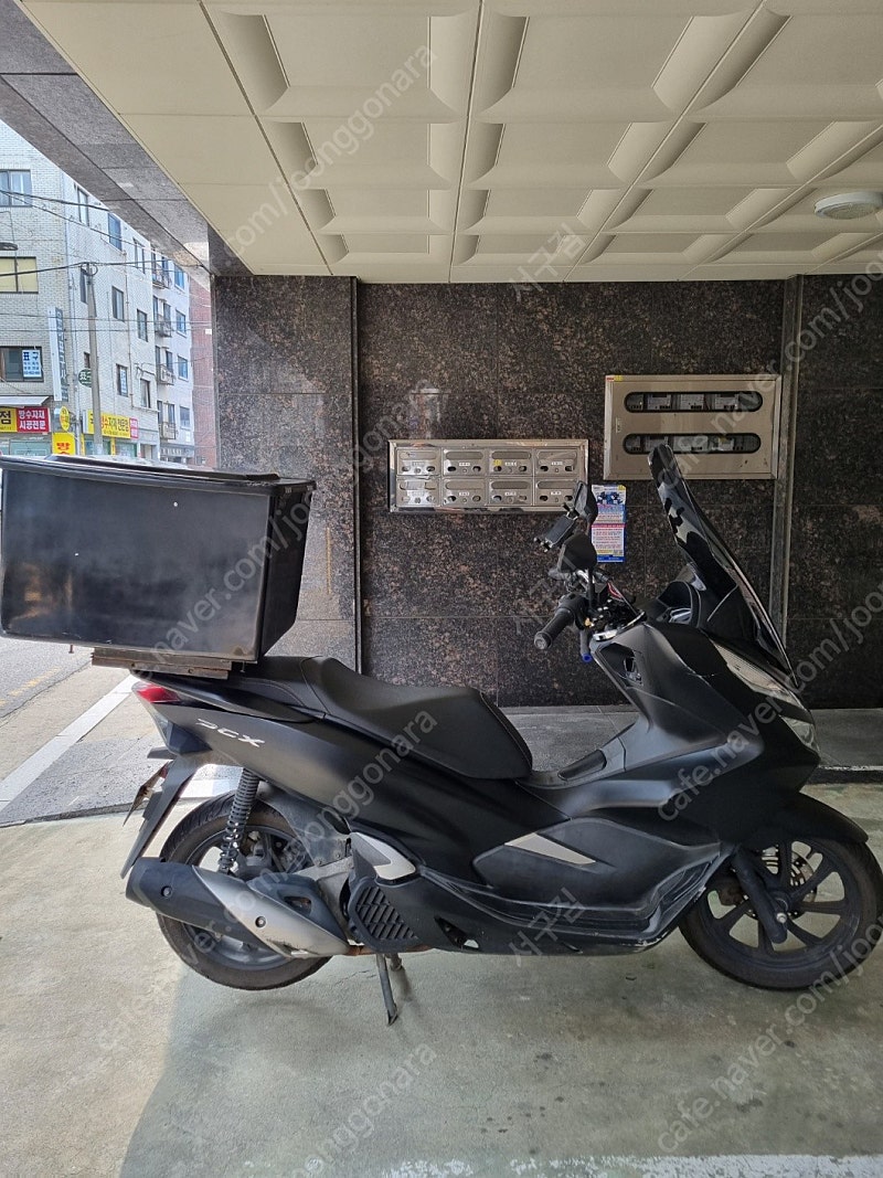 서울 강동구 pcx125 21년식 팝니다.