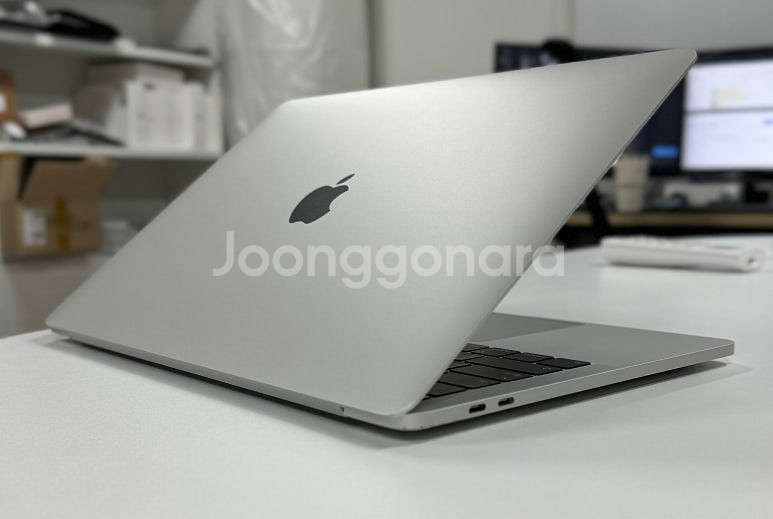 [애플] 맥북프로 2019 13인치 i5/8GB/256...--2