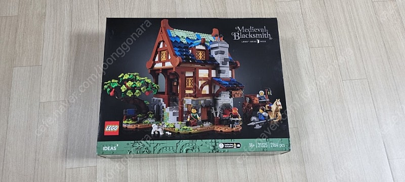 레고 중세대장간(Medieval Blacksmith) 21325 misb 팝니다.