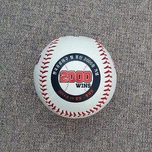 2014년 두산 2000승 기념구, 야구공