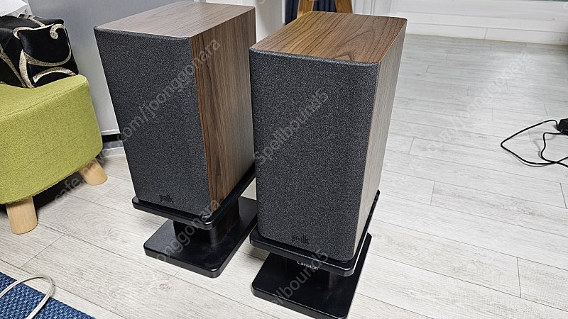 폴크 오디오 Polk Audio R100 북셀프 스피커 신품급 판매합니다.