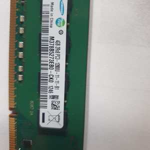 삼성 DDR4 4GB 3장 12800팝니다.