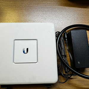 Unifi USG + AC In-Wall Pro