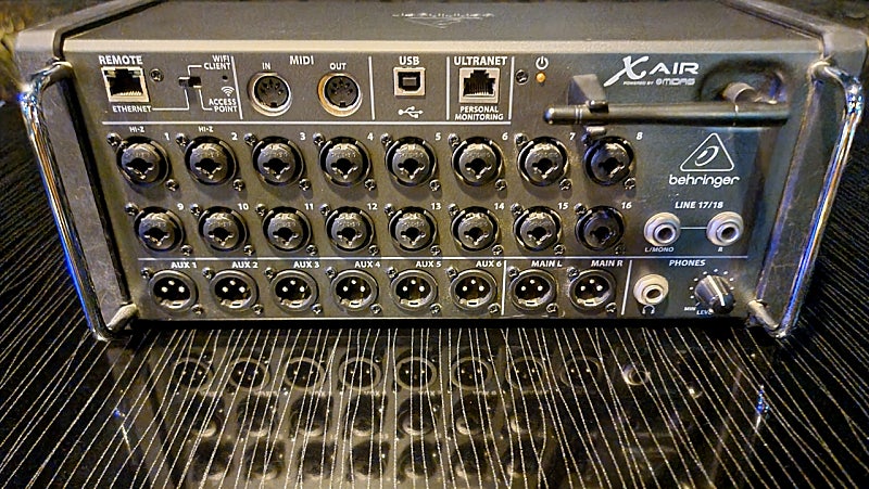 베링거 X AIR xr18 디지털 믹서 mixer