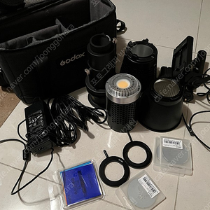 고독스 ml60 풀셋트 + 배터리2개 + SA-17프로젝션 어태치먼트 + SA-p 셋트 + SA11C 컬러 필터 + SA-10 고보 홀더 + 각종 고보 3셋트 + SA-06 조리개