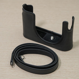 라이카q2 정품 가죽 케이스 + 정품 스트랩 판매합니다. (Protector Q2, leather)